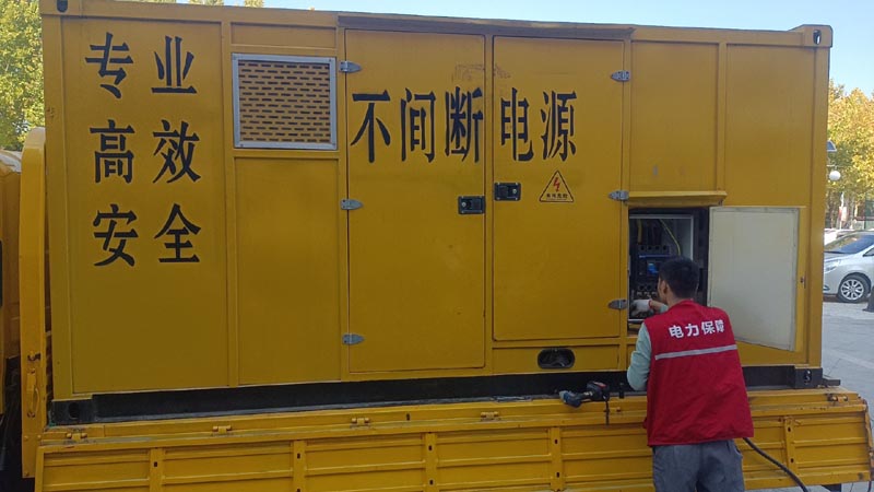 赫山柴油发电机组和UPS电源配合使用时，如何避免切换过程中的电力中断？